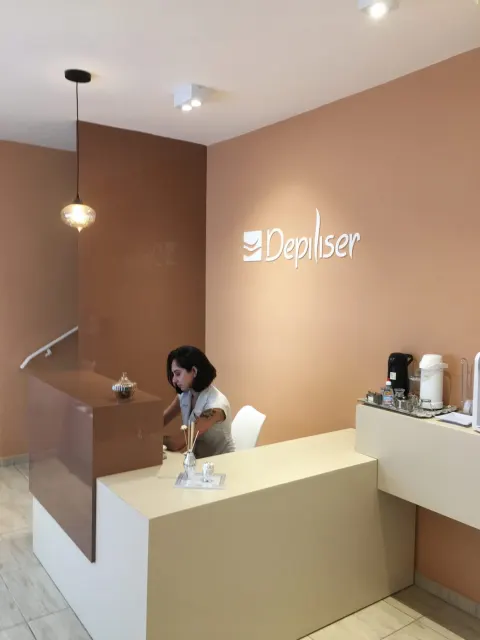 Recepção da clínica depois da reforma